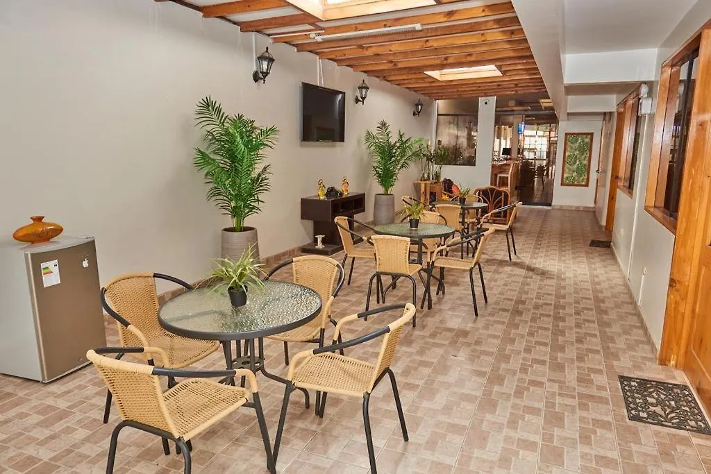 Hostal Montecarlo-1